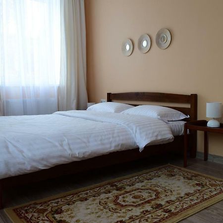 Central Comfortable One-Bedroom Apartment Kischinau Exterior foto